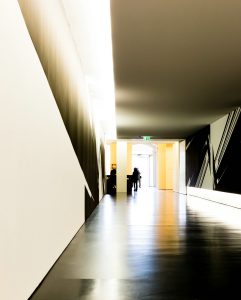 Blick in das Foyer des Hans Arp Museums